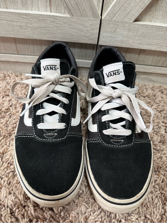 Vans Shoes - Vans ward Old Skool Black & White Suede Sneakers (9 ladies) unisex ok to